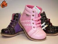 В планах компании «Мила - обувь оптом» до начала осени 2011 г. продать всего 11 000 пар обуви для школьников