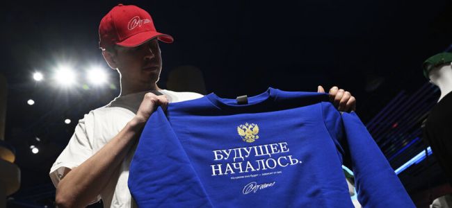 В Китае растет популярность одежды с цитатами Владимира Путина