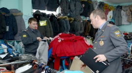 В Орехово-Зуево остановлена работа подпольного цеха, где шили контрафактную одежду