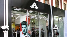 "РБК. Исследования рынков": Самыми известными сетями по продаже мужской одежды являются "Adidas" и "Спортмастер"