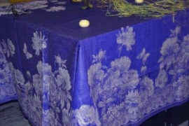 Синяя скатерть из льна "Пионы" 150х250